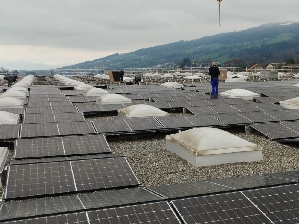 Photovoltaik-Installation bei Zingg Industrieabfälle AG in Tübach